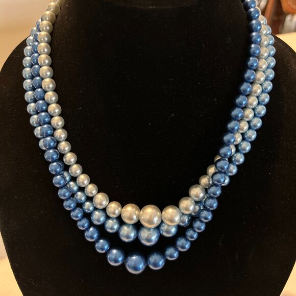 Vintage Faux Blue Pearl Necklace - 16 Inch - Picture 4 of 10